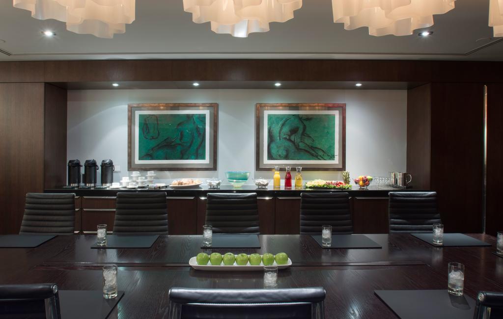 Hotel Murano Tacoma Buitenkant foto The lounge at the airport
